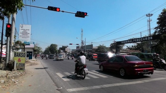 Pasang & Jual Tiang Traffic Light Minahasa Selatan - Tiang.Lampu.co.id